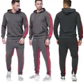 Tuta da uomo grigio scuro con strisce laterali rosse e cappuccio per sport e tempo libero - Taglia M / Top E Pantaloni / Nero