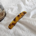 Detail of tortoise shell acrylic hair clip with vintage pattern and metal spring clip - Light Leopard