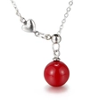 Collar plateado minimalista con dije de corazón y colgante de perla roja brillante - Estilo de Perla Roja (KN109650-Z)