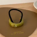 Élastique à cheveux géométrique minimaliste vert moutarde avec acétate marbré - Style Étroit / Vert Cardamome