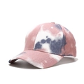 Détail d'une casquette de baseball en coton tie-dye aux motifs abstraits bleus et roses - Réglable / Camouflage Rose