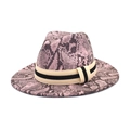 Nahaufnahme des rosa-schwarzen Schlangenmusters auf einem Fedora-Hut mit gestreiftem Band - M (56-58cm) / Rosa
