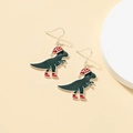 Orecchini dinosauro di Natale in smalto verde con cappello rosso su sfondo beige - Verde