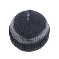 Bovenaanzicht van een antracietgrijze gestreepte ribgebreide beanie met een ronde kroon - Houtskoolgrijs Gestreepte (Stijl 1)