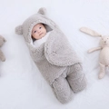 Gigoteuse bébé en peluche grise avec oreilles d'ours et jambes séparées sur blanc - 【Emmaillotage Sherpa】Gris (Oreille d'Ours)