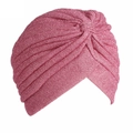 Détail de la texture scintillante rose métallique d'un turban turban élégant - Taille unique / Rose