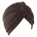 Détail du turban ethnique bronze montrant la fibre métallique et les plis du tissu - Taille unique / café