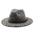 Lichtgrijze fedora hoed met luipaardprint, brede rand en bruine leren band decoratie - M (56-58cm) / Grijs