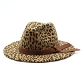 Klassieke fedora hoed van wol met luipaardprint, platte rand en bruine leren band - camel