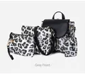 Vorderansicht des vierteiligen Taschen-Sets mit grauem Leopardenmuster inkl. Rucksack - Grau