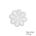 Parche bordado de margarita blanca 4x4cm para decoración de ropa y manualidades DIY - Termoadhesivo / Con Adhesivo / Blanco