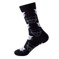 Schwarze Tennissocke mit weißem Katzenmuster und Rippbündchen auf weißem Hintergrund - Einheitsgröße / Schwarze Cartoon Katze