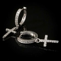 Elegante silberne Creolen mit Kreuzanhänger und schimmernden Zirkonia-Steinen - Silber