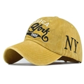 Detalle del bordado 3D NY 1985 en gorra de béisbol de algodón color amarillo mostaza - Ajustable / Amarillo