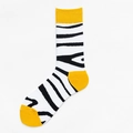 Calze alla moda a righe zebrate con dettagli giallo vivace su tallone e punta - Strisce di Zebra