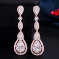 Boucles d'oreilles pendantes en or rose avec zircons AAA en forme de goutte d'eau - Or rose