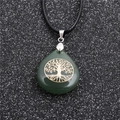 Collana con ciondolo a goccia verde e albero della vita dorato con cordino nero elegante - Pendaglio Albero della Vita