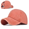 Detalle de gorra desgastada naranja-rosa con cintas cruzadas para cola de caballo - Ajustable / Naranja