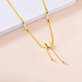 Elegante collana dorata con farfalla e nappe, ali opache su catena piatta a serpente - Collana / Oro - Catena a Serpente con Nappa a Farfalla Opaca