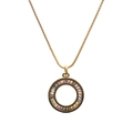 Elegante Goldkette mit Regenbogen-Zirkonia-Anhänger und Boxkette auf weißem Grund - Runder Kreis Nadelschnalle Boxkette / Gold