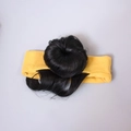 Detalle de diadema para bebé con moño negro y lazo de tela acanalada color amarillo - Moño Único / Amarillo oscuro
