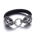 Bracciale da uomo in pelle nera intrecciata con due teste di leone e chiusura ad anello - 21.5cm / Stile Testa di Leone (KB76471-BD) / Nero/Argento
