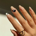 Mandel-Kunstnägel in Nude mit schwarz-weißem Tai Chi Yin Yang Nageldesign-Motiv - Tai Chi Yin Yang Mandelform (JP907)