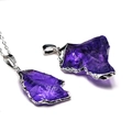 Unregelmäßige violette Naturkristall-Anhänger mit versilbertem Rand und passender Kette - Lila Natursteinanhänger / Lila (Ohne Kette)
