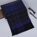 Écharpe classique à carreaux bleu foncé et noir avec franges pour tenue d'hiver - 190x32cm / Rayure Fine Noir Bleu