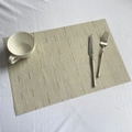 Beige Platzset aus PVC mit Bambusstruktur, hitzebeständige und wasserfeste rechteckige Matte - Rahmweiß Bambusmuster