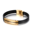 Pulsera para hombre de cuero trenzado negro con placa dorada y patrón de fibra de carbono - Dorado (KB113844-KJR) / 19cm