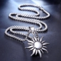 Collar de acero inoxidable plateado para hombre con colgante de sol y acabado brillante - Con Cadena / Color Acero