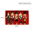 Set di 5 schiaccianoci soldati in legno natalizi in una confezione regalo rossa e oro - Stile A (Verde e Rosso)