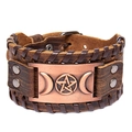Pulsera vintage de cuero marrón estilo vikingo con símbolo de diosa en cobre y fondo blanco - Cuero Marrón Y Rojo Antiguo