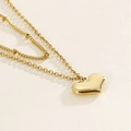 Collar de doble capa dorado minimalista con colgante de corazón y cuentas finas - Dorado