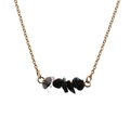 Collier élégant en chaîne dorée avec perles en pierre naturelle noires et transparentes - Pierre concassée noire et transparente (4)