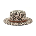 Flacher Wollfilzhut mit Leopardenmuster, braunem Lederband und goldener Schnalle - M (56-58cm) / Beige