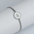 Bracelet chaîne en acier inoxydable poli avec un pendentif lettre 'Q' en nacre blanche - Lettre Q / Acier