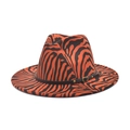 Detail van de oranje en zwarte zebraprint wollen fedora met zwarte lederen band - M (56-58cm) / Bordeauxrood