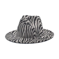 Dettaglio del cappello fedora in lana zebrata con tesa piatta e stile classico - M(56-58cm) / Grigio
