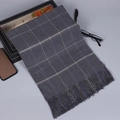 Écharpe classique à carreaux gris avec franges pour hommes et femmes, accessoire d'hiver - 190x32cm / Ligne Fine Grise
