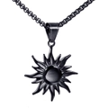 Collana da uomo con pendente a sole vintage in acciaio al titanio con gemma nera e catena - Ciondolo Singolo (Nero) / Nero (Senza Catena)