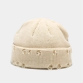 Detalle del gorro de punto beige mostrando los acabados rotos y la textura vintage - M (56-58cm) / Beige