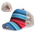 Casquette de baseball en mesh à rayures avec ouverture croisée pour queue de cheval - Rayé