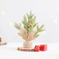 Mini sapin de Noël avec effet neige, baies dorées et base en toile pour décoration - Flocage de Neige avec des Baies Dorées