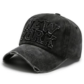 Casquette de baseball noire délavée avec broderie New York et détails de bords effilochés - Réglable / Noir