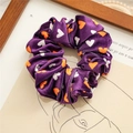 Coletero de terciopelo morado con estampados de corazones naranjas y blancos - Patrón de Corazón Púrpura
