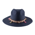 Dettaglio di cappello in paglia blu scuro con nastro etnico, nappe colorate e conchiglie - M (56-58cm) / Blu navy