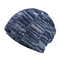 Dettaglio della trama a maglia a scacchi blu e bianca del caldo berretto invernale - Blu navy