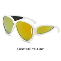 Lunettes de soleil oversize blanches avec verres miroir jaunes et détails découpés sur le côté - Monture Blanche Miroir Rouge